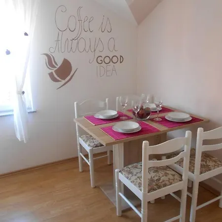 Luna 4 Person Bribir (Primorje-Gorski Kotar)