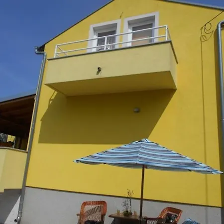 Luna 4 Person Bribir (Primorje-Gorski Kotar)