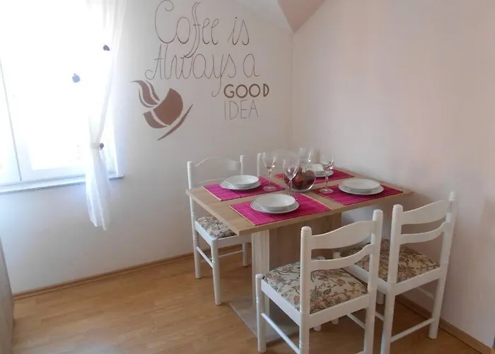 Luna 4 Person Bribir (Primorje-Gorski Kotar)