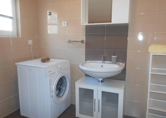 Luna 4 Person Bribir (Primorje-Gorski Kotar)